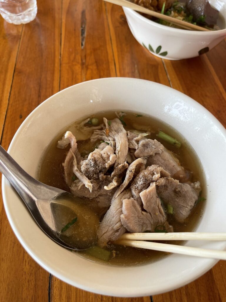 Mysterious Aunt Pen Noodlesで食べたスコータイヌードル
